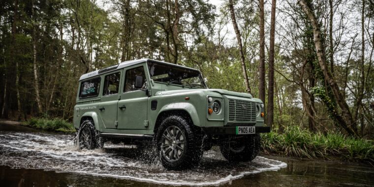 Este fabricante de vehículos eléctricos ha dotado al Land Rover Defender de cuatro motores de buje eléctricos