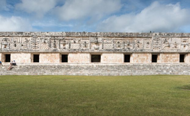 Los mayas quemaron y enterraron a regímenes políticos muertos