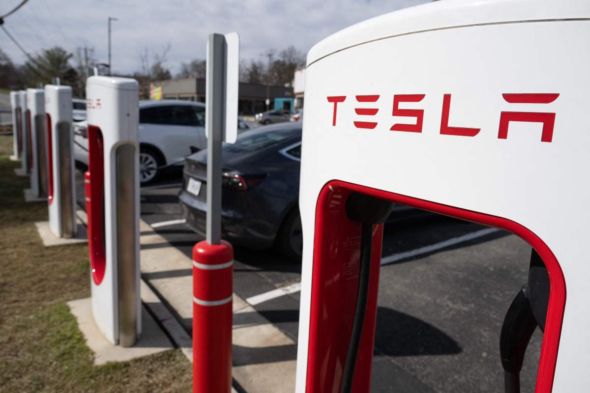 La rentable red Supercharger de Tesla está en el limbo después de que Musk despidiera a todo el equipo