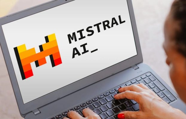 Mistral lanza Codestral, su primer modelo de IA generativa para código