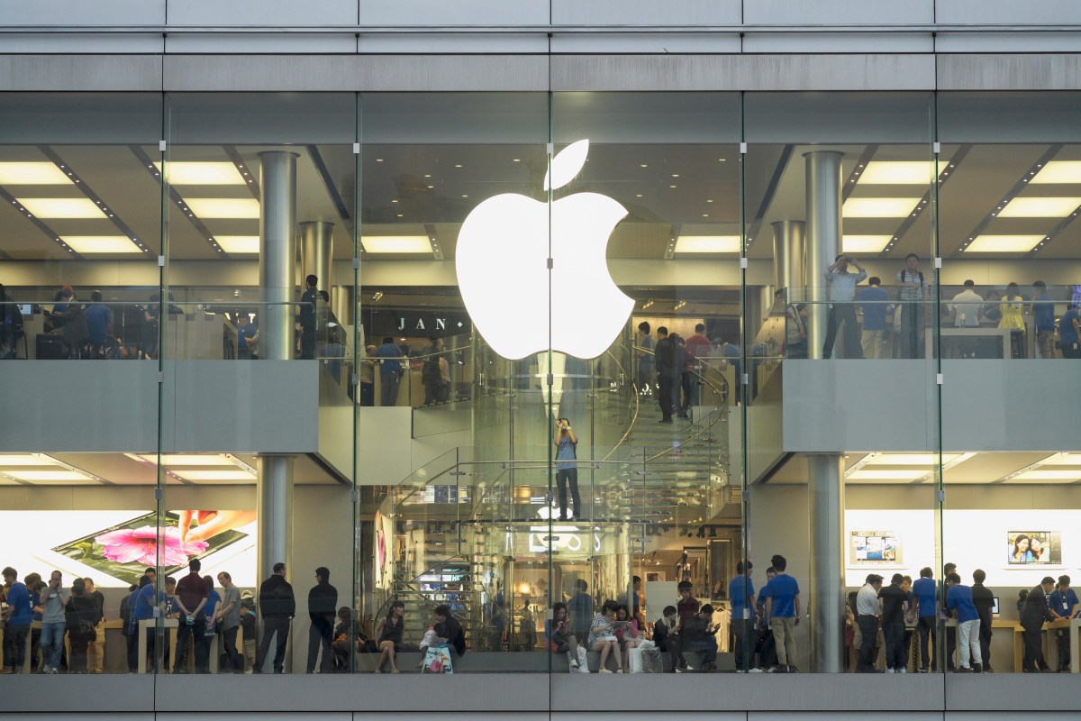 Trabajadores de una tienda Apple de Maryland autorizan huelga