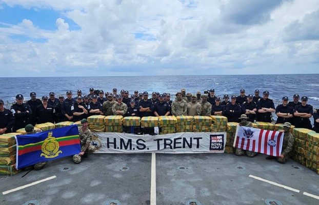 HMS Trent incauta 500 millones de libras en drogas en el Caribe