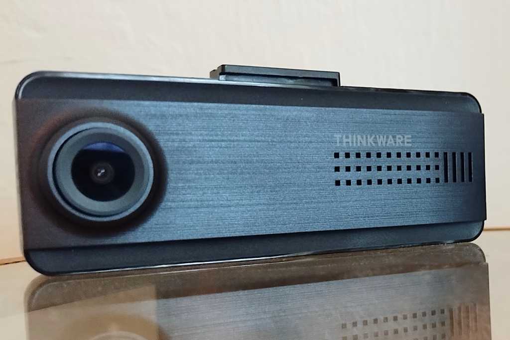 Revisión de Thinkware Q200: una excelente cámara de tablero con una calidad de imagen aburrida