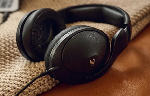 Los nuevos auriculares con cable de Sennheiser parecen cómodas latas para audiófilos listas para viajar