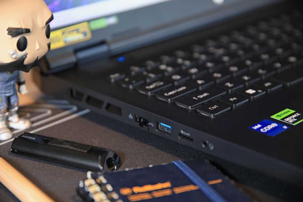 ¿Qué puertos son esenciales en una computadora portátil nueva?