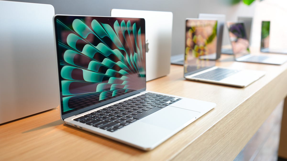 Puedes comprar el MacBook Air de 15 pulgadas con un descuento de $300 ahora mismo, y lo recomiendo ampliamente