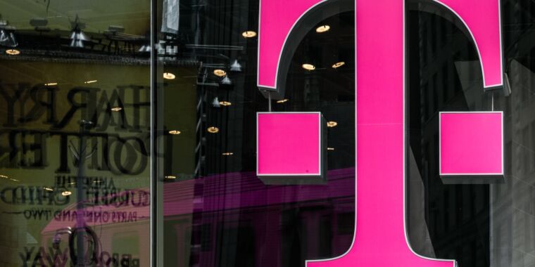 T-Mobile impone un aumento de precio mensual de $5 a los clientes que usan planes más antiguos