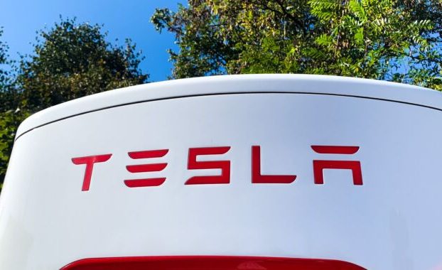 Elon Musk despidió al equipo Tesla Supercharger;  ahora los está recontratando