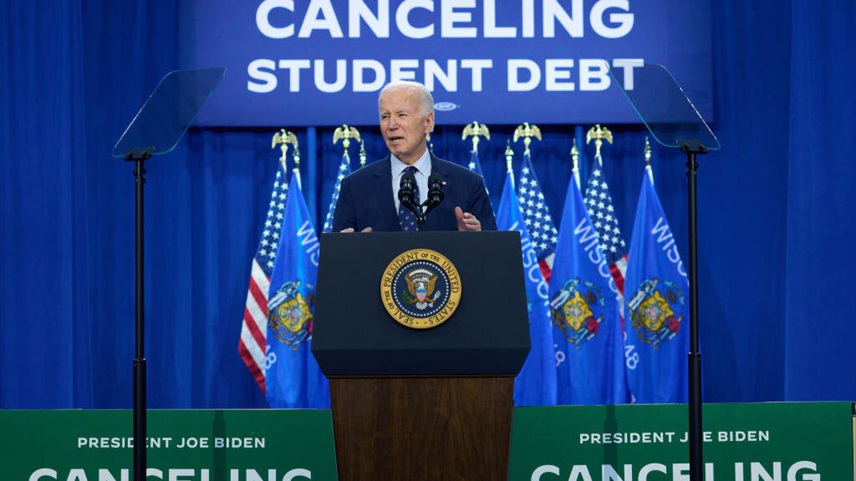 Actualización sobre la condonación de préstamos estudiantiles: la administración de Biden cancela la deuda de otros 160.000 prestatarios – CNET
