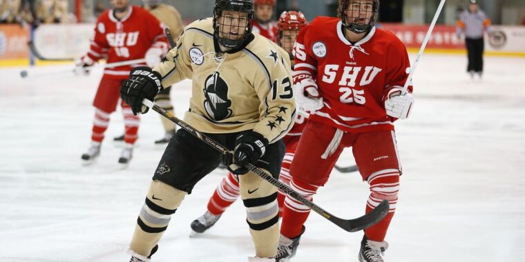¿Cómo se pronuncia “hockey”?  Los jugadores estadounidenses lo dicen con acento “falso canadiense”.