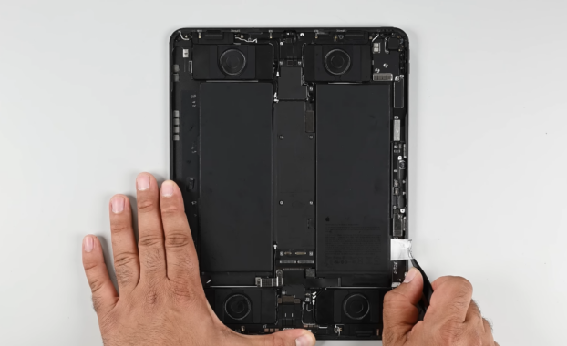 El desmontaje del iPad Pro M4 encuentra una batería de más fácil acceso y vislumbres del diseño Tandem OLED