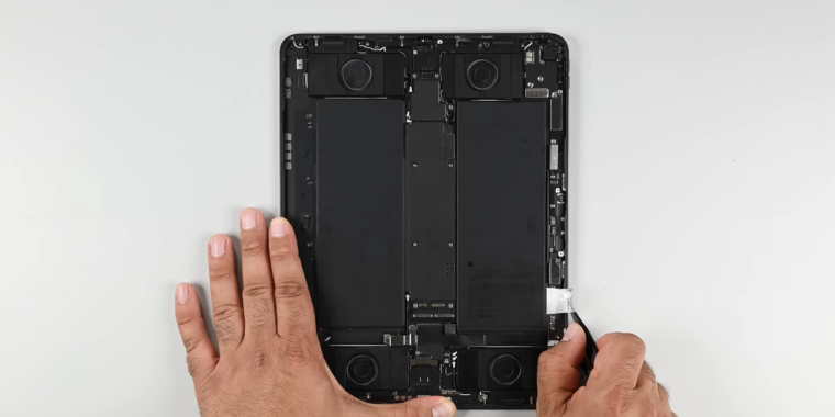 El desmontaje del iPad Pro M4 encuentra una batería de más fácil acceso y vislumbres del diseño Tandem OLED