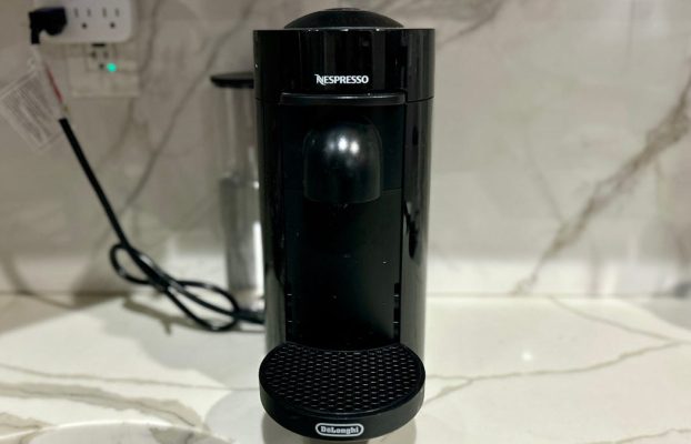 Esta máquina Nespresso es el regalo perfecto para los amantes del café para el Día de la Madre y tiene un descuento de $60