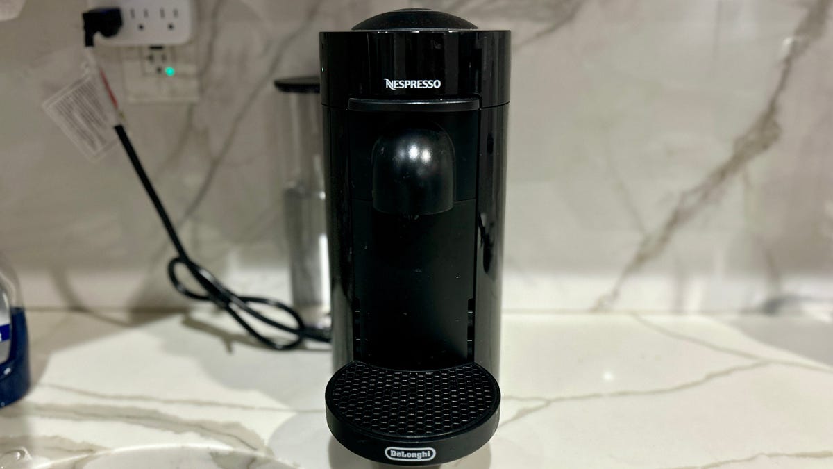 Esta máquina Nespresso es el regalo perfecto para los amantes del café para el Día de la Madre y tiene un descuento de $60