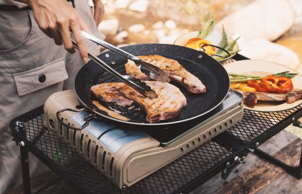 5 dispositivos de alta tecnología que ayudan a que cocinar al aire libre mientras se acampa sea mucho más fácil