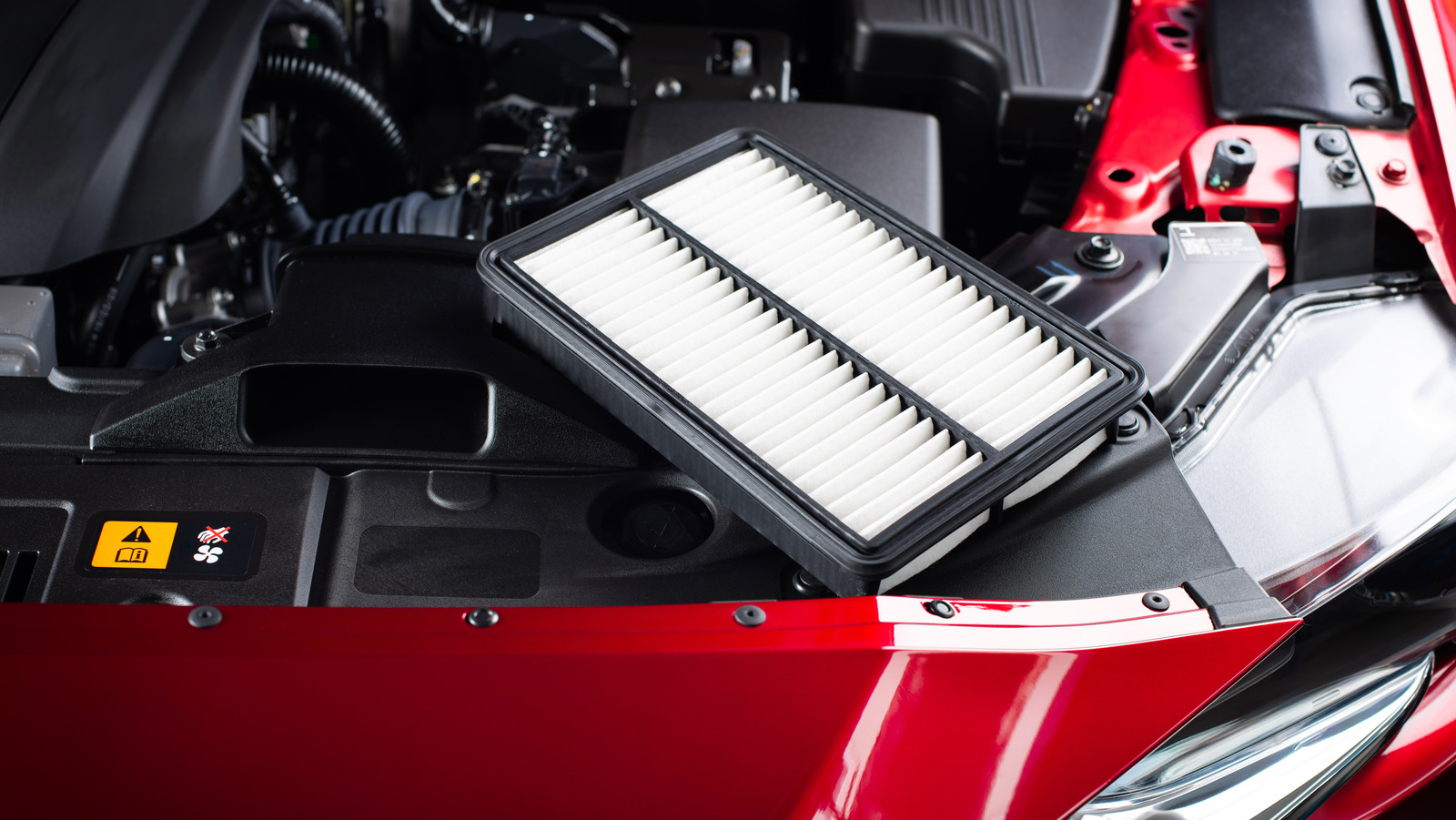 Cómo cambiar el filtro de aire del motor de su vehículo (y qué debe saber antes de comenzar)