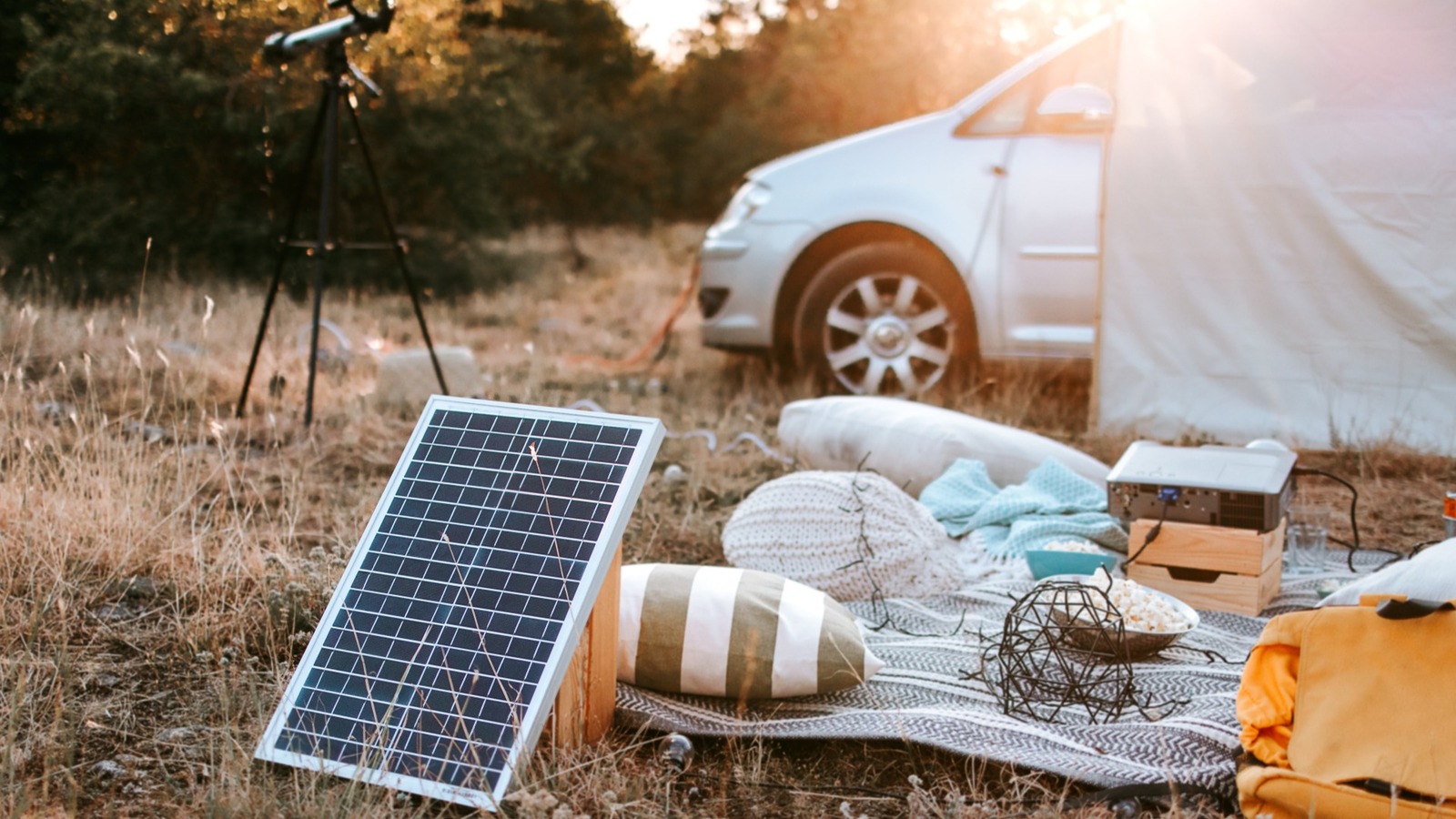 5 dispositivos solares para acampar que puedes llevar en tu próximo viaje de campamento