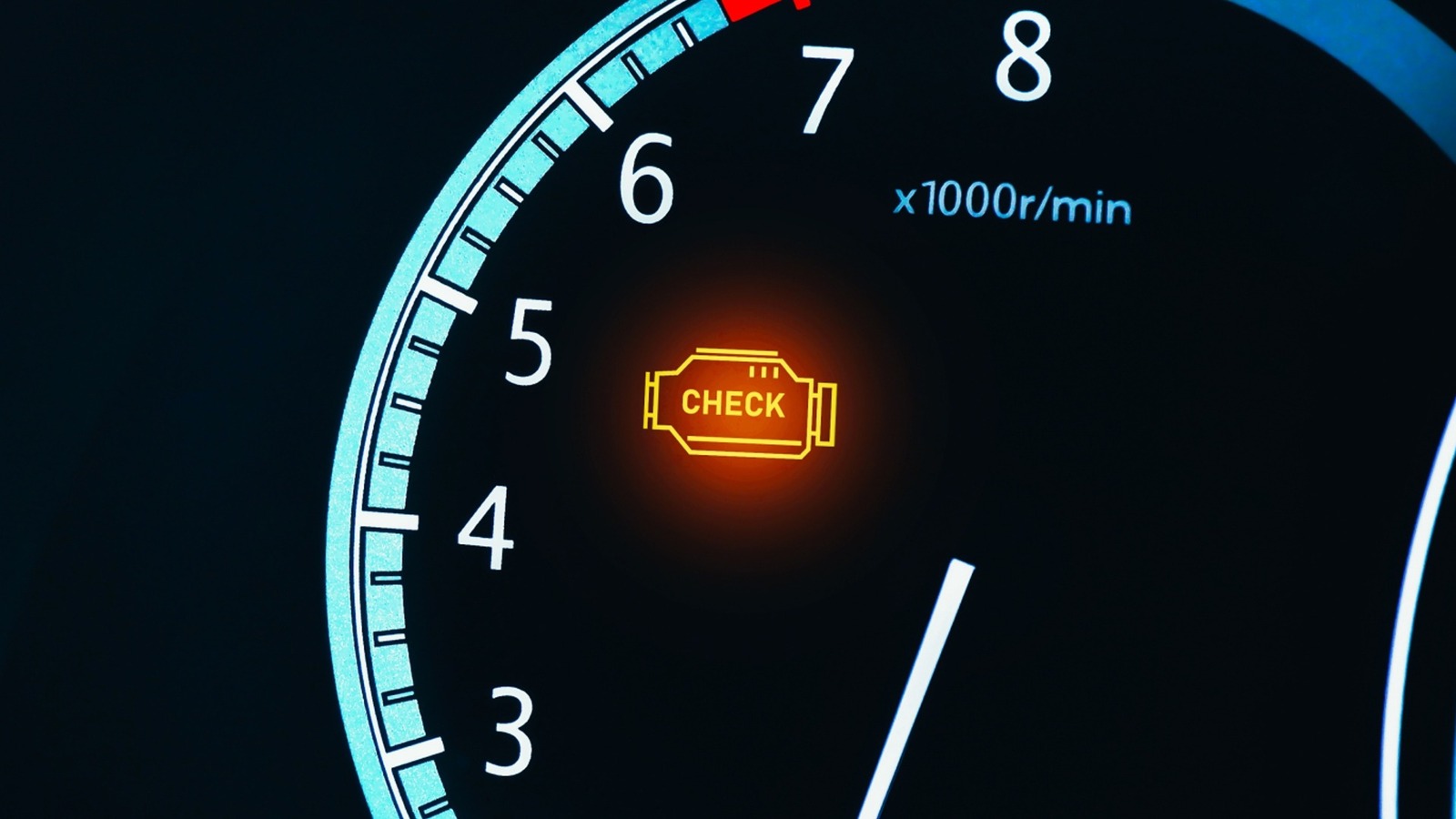 ¿Debería conducir su automóvil si la luz Check Engine parpadea?