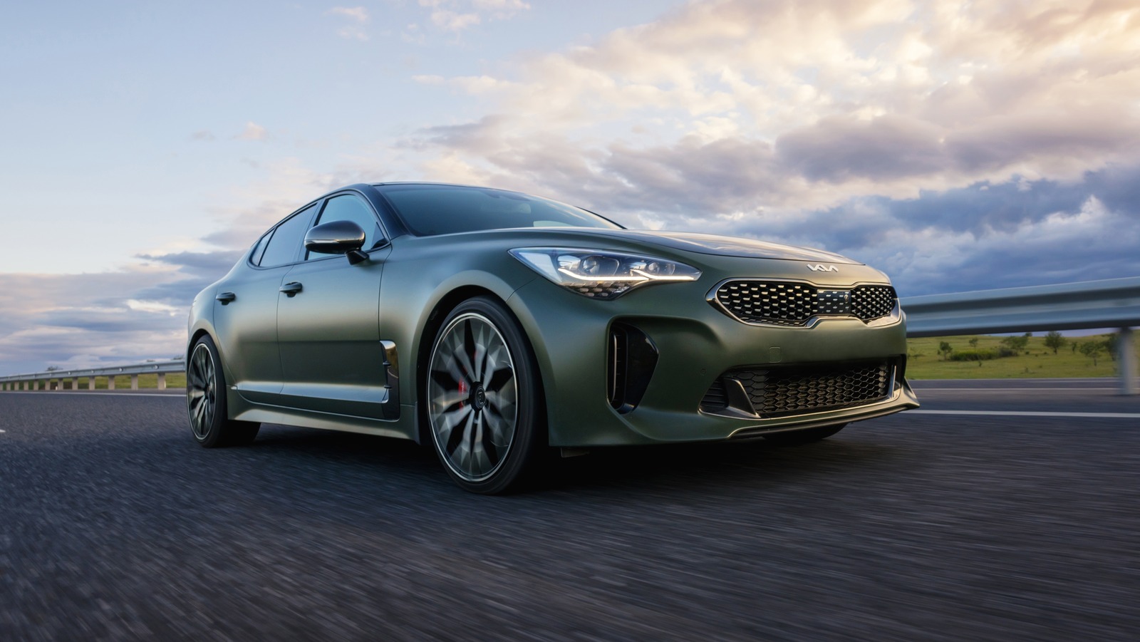 ¿Qué motores se utilizaron en el Kia Stinger a lo largo de los años?