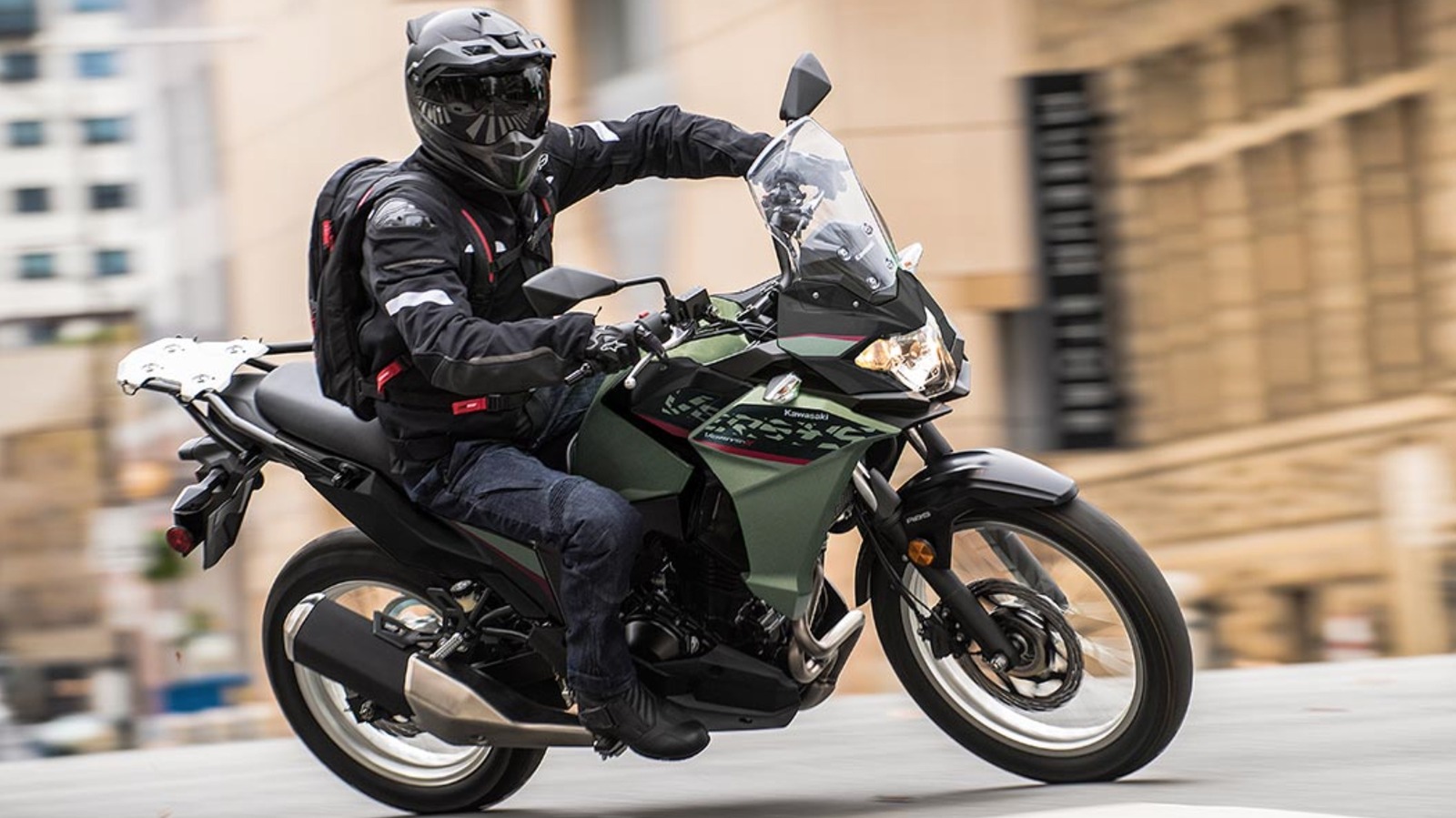¿Cuál es la velocidad máxima de la Versys-X 300 de Kawasaki y cuánto cuesta?