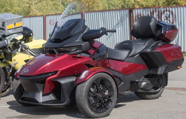 Todo lo que debe saber sobre la motocicleta de tres ruedas Can-Am Spyder RT 2024
