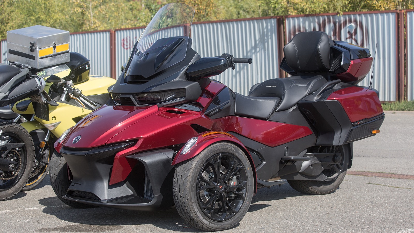 Todo lo que debe saber sobre la motocicleta de tres ruedas Can-Am Spyder RT 2024