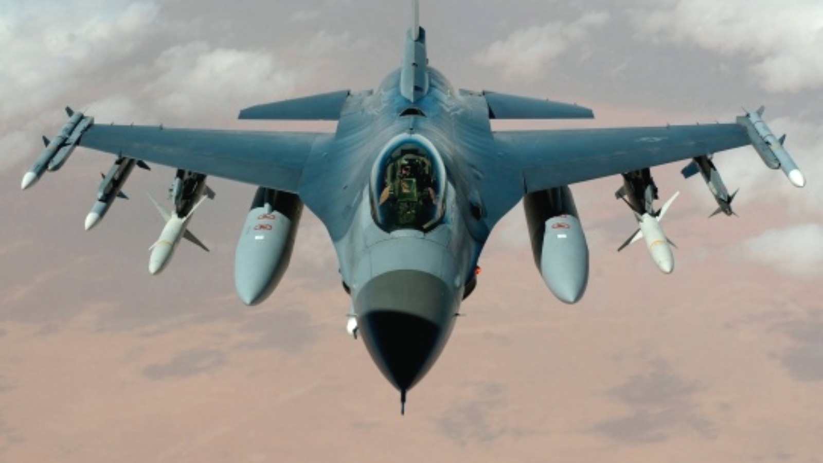¿Se siguen utilizando hoy en día los aviones de combate F-16 y cuánto cuesta fabricarlos?