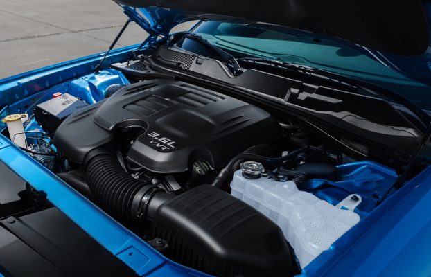 ¿Qué modelos de Dodge tienen el motor Chrysler 3.6L Pentastar debajo del capó?