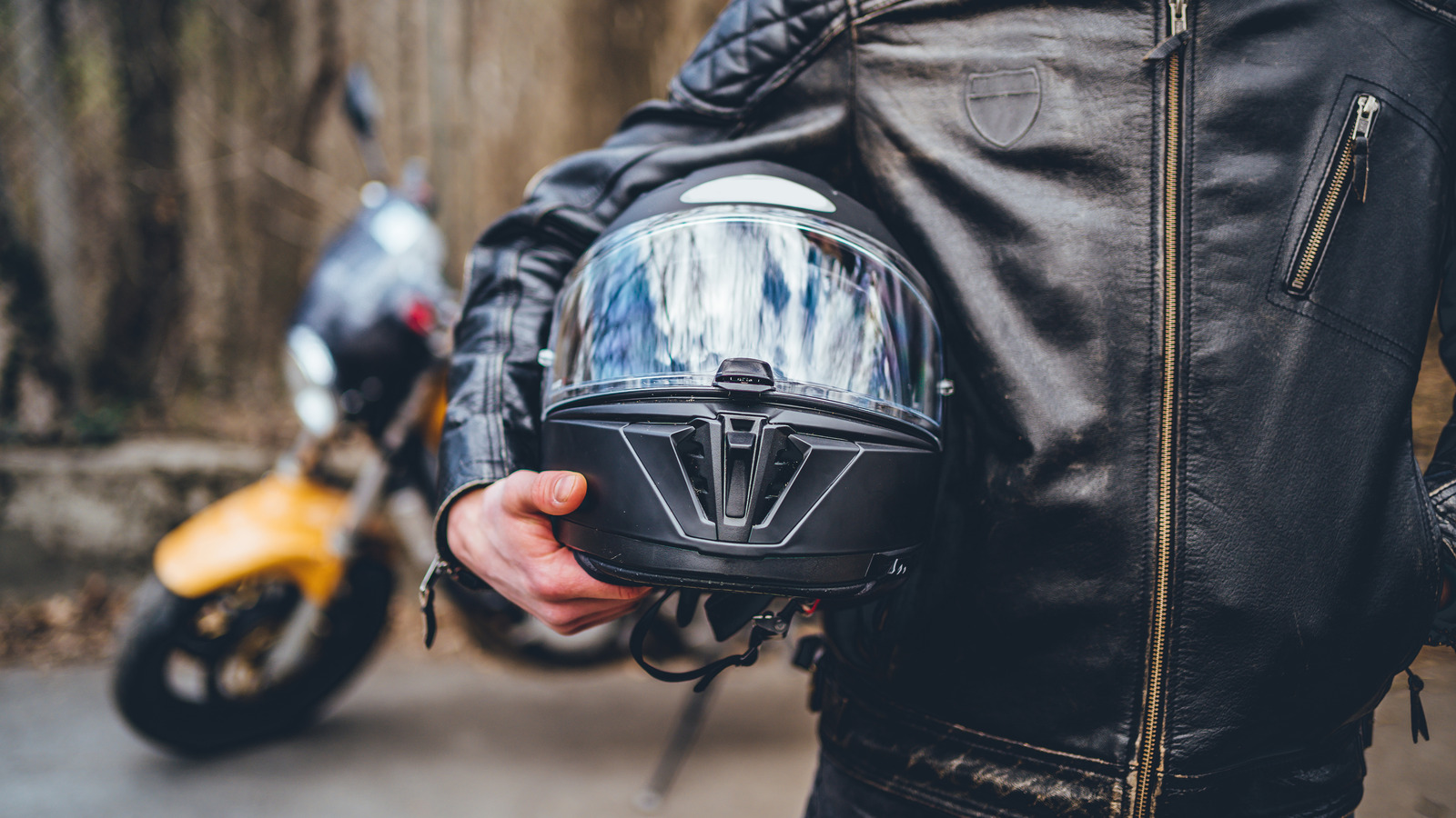¿Cuánto duran los cascos de moto y tienen fecha de caducidad?