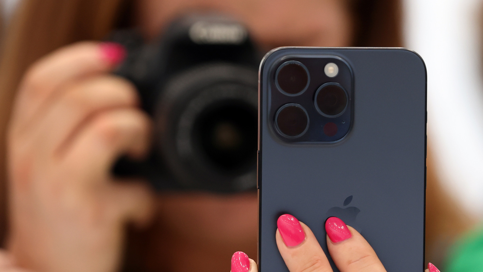 La configuración del iPhone que te permite previsualizar dos lentes de cámara al mismo tiempo