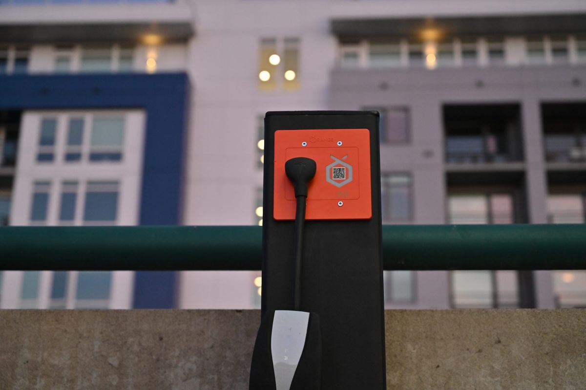 Orange Charger cree que un tomacorriente de $750 solucionará la carga de vehículos eléctricos para los habitantes de apartamentos