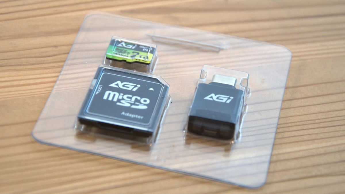 Exclusivo mundial: Probamos la primera tarjeta microSD de 2 TB y no, no es falsa: la tarjeta de AGI desafía las leyes de la física con una capacidad de almacenamiento sin precedentes en una superficie del tamaño de un meñique.