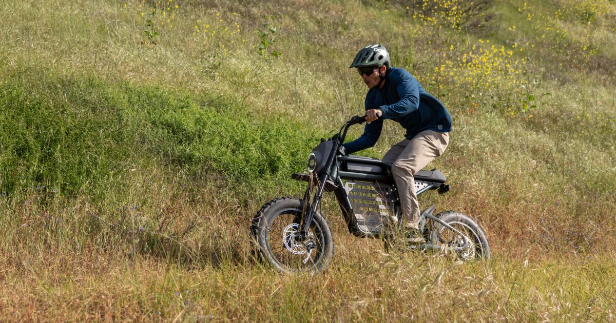 La bicicleta eléctrica estilo ciclomotor desbloquea el poder de vagar más allá de los límites de la ciudad