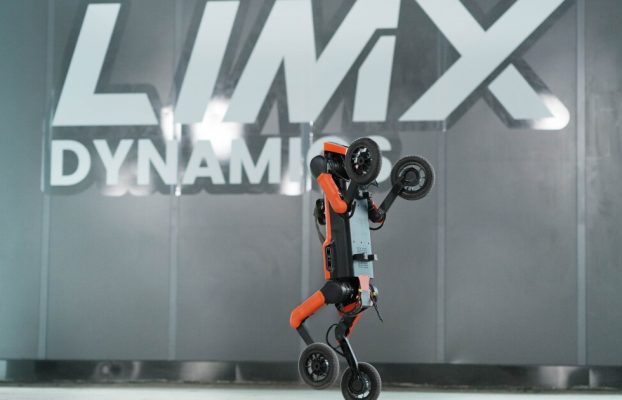 Robo erectus: el robot cuadrúpedo W1 evoluciona para pararse y caminar erguido