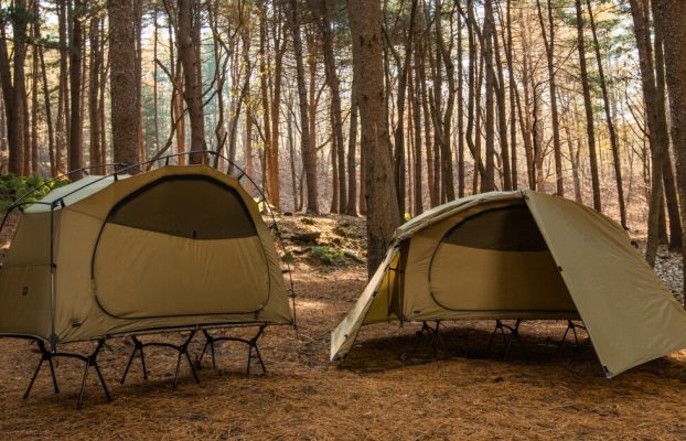 La tienda de campaña táctica ofrece una forma más cómoda de acampar a nivel del suelo
