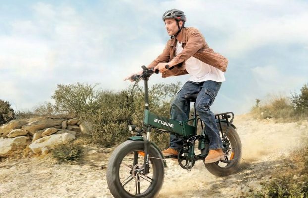 La bicicleta eléctrica plegable con neumáticos gruesos ofrece a los aventureros económicos el poder de explorar