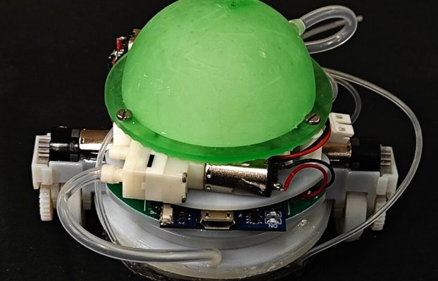 Un resbaladizo robot caracol renuncia a la mucosidad y cambia el agua por las paredes