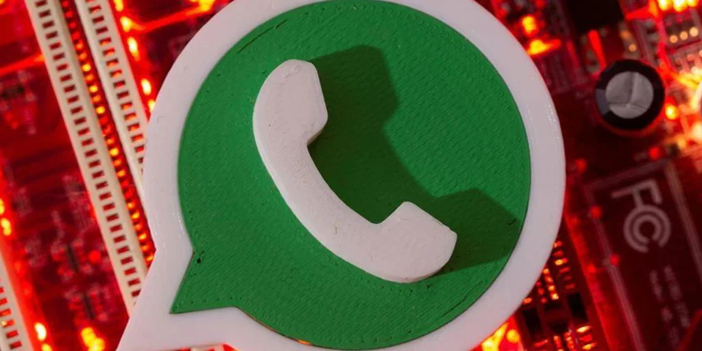 Alertan de la nueva estafa del ‘Me gusta’ que están usando para robar a través de WhatsApp