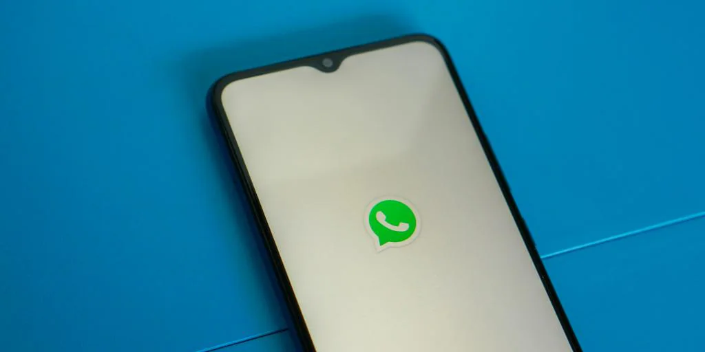 La funcionalidad de WhatsApp que usan los estafadores para robarte el dinero de tu cuenta bancaria
