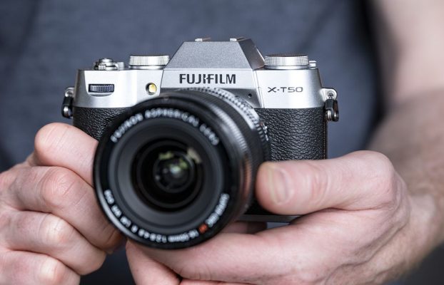 ¿Te gusta la Fujifilm X100VI pero quieres cambiar de lente?  La nueva X-T50 podría ser tu mejor apuesta