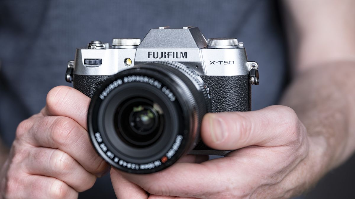 ¿Te gusta la Fujifilm X100VI pero quieres cambiar de lente?  La nueva X-T50 podría ser tu mejor apuesta