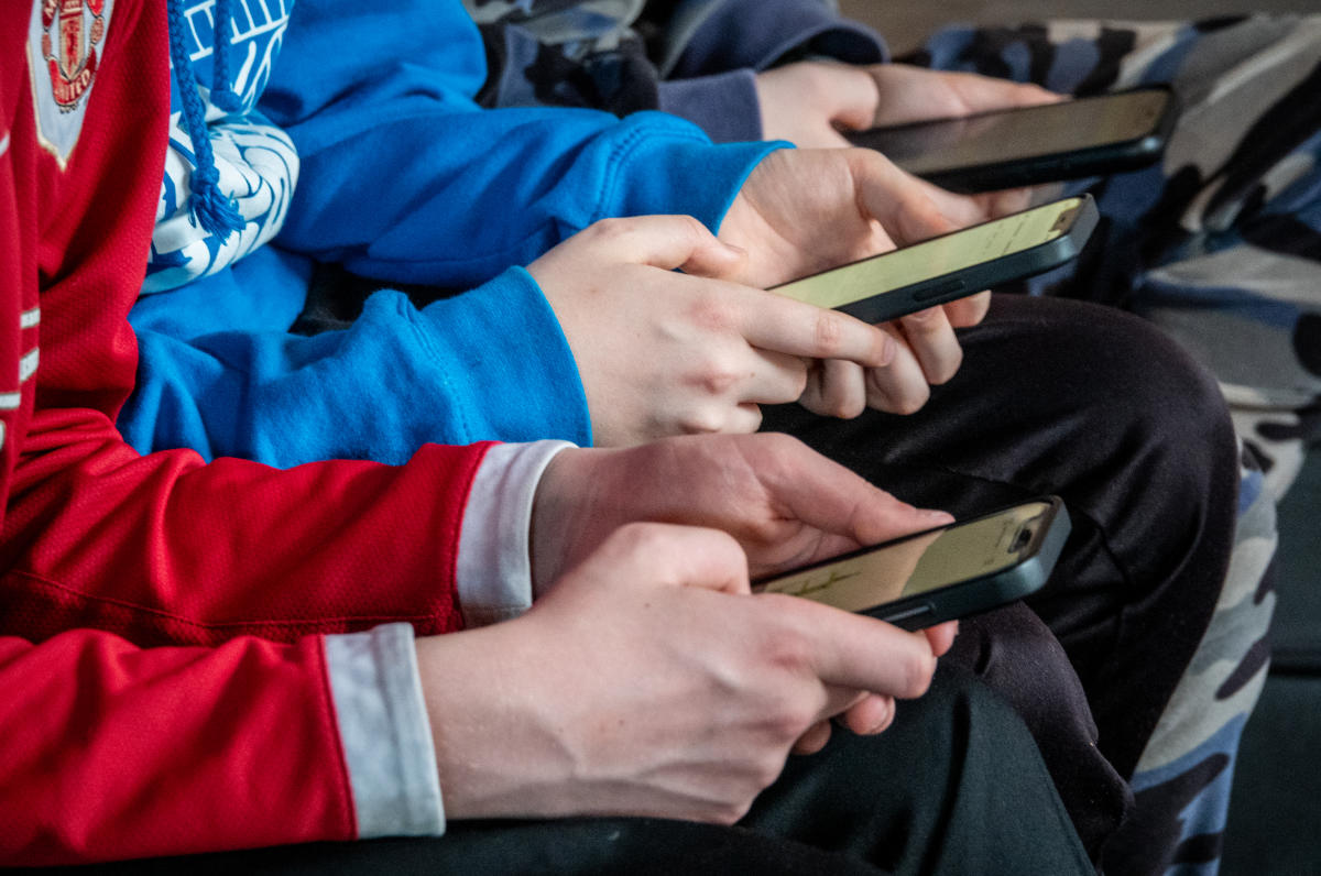 Nueva York está a punto de darles a los padres más control sobre las redes sociales de sus hijos