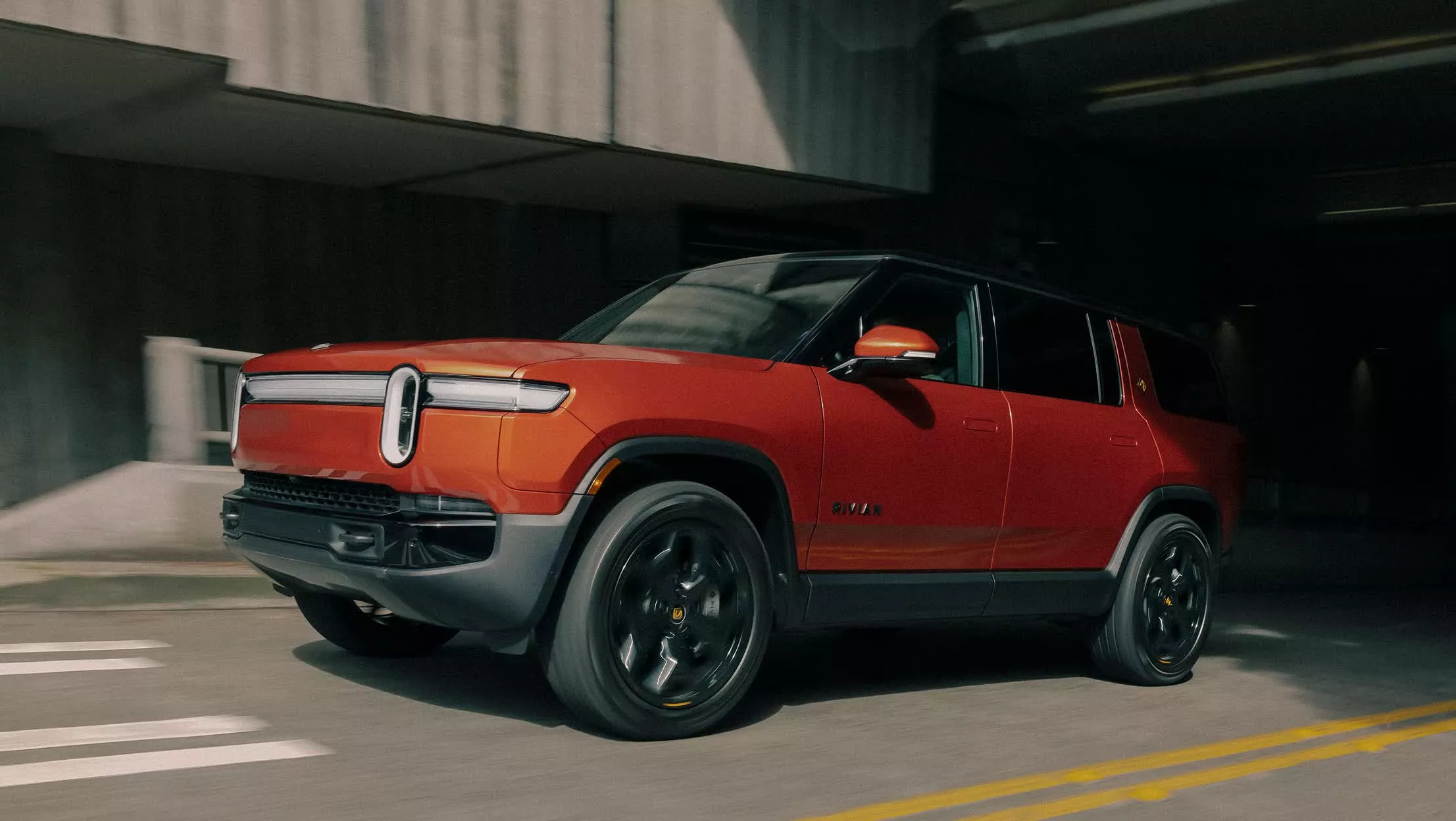 La nueva línea de camionetas pickup y SUV R1 de Rivian cuenta con chips Nvidia para un rendimiento mejorado