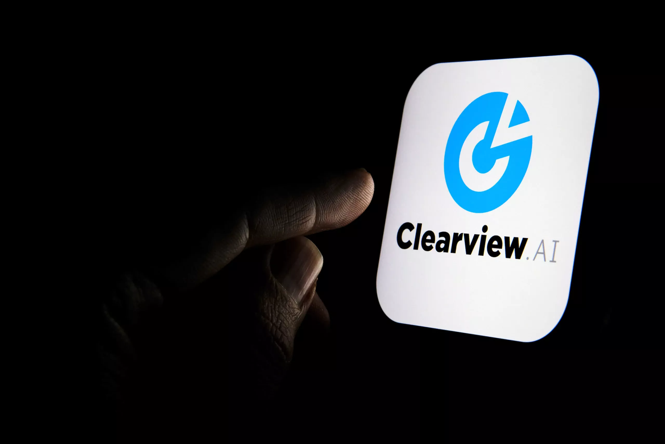 Clearview AI quiere pagar a los estadounidenses centavos en acciones de la empresa por violar su privacidad