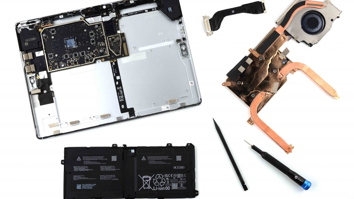 La capacidad de reparación de las nuevas computadoras portátiles de Microsoft sorprende a iFixit y establece un listón alto para sus rivales (mirándote, Apple)