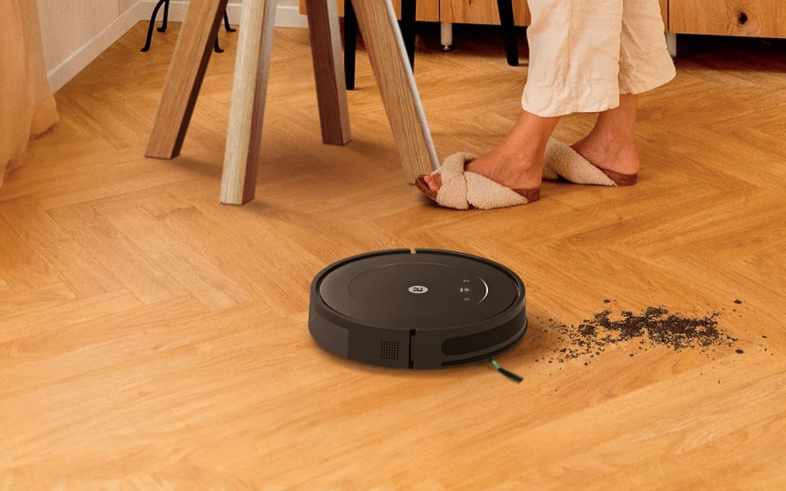 Las aspiradoras robotizadas Roomba Essential están a la venta por tan solo $ 180 en este momento