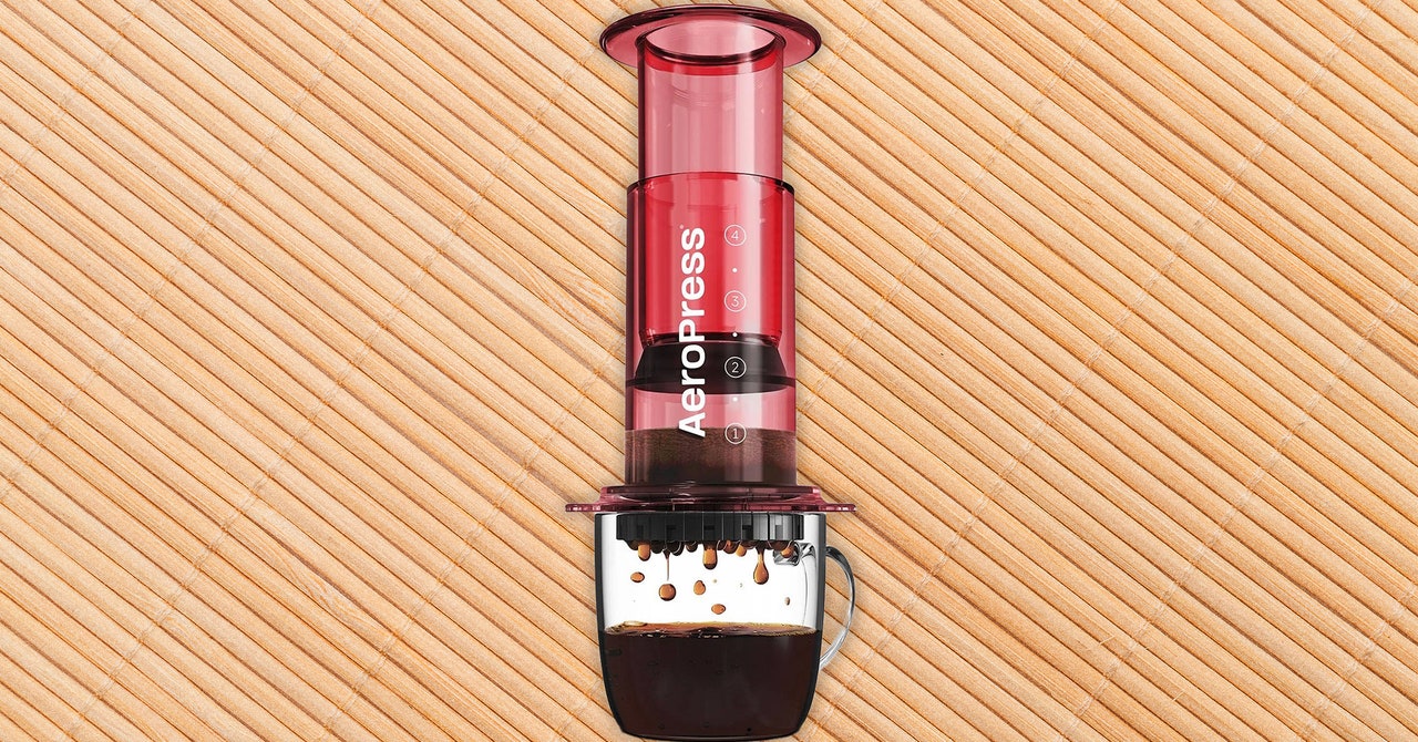 Revisión de AeroPress Clear and Go Plus: cafeteras portátiles y coloridas