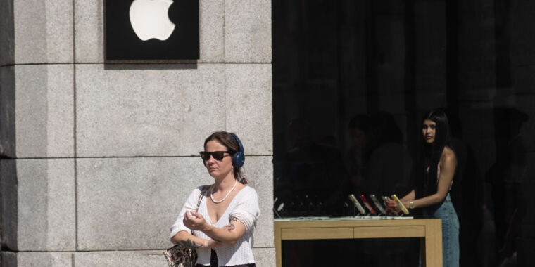 Apple castiga a las mujeres por los mismos comportamientos que hacen que los hombres asciendan, según la demanda