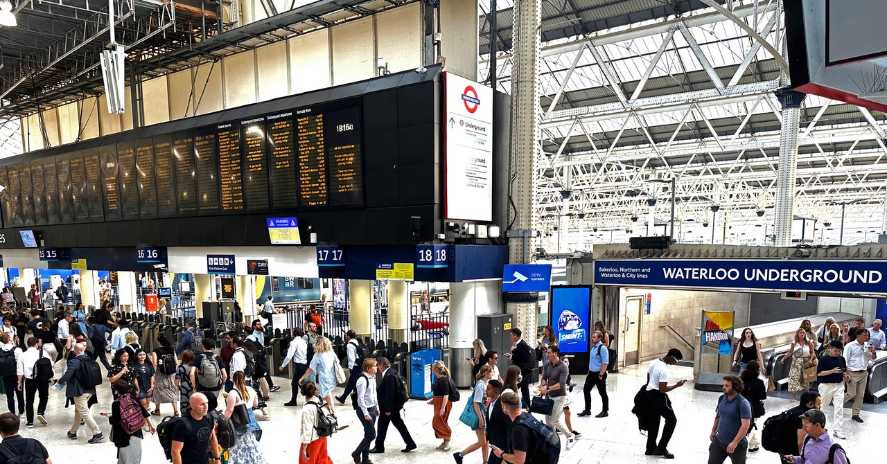 Cámaras de inteligencia artificial impulsadas por Amazon se utilizan para detectar emociones de pasajeros involuntarios de trenes del Reino Unido