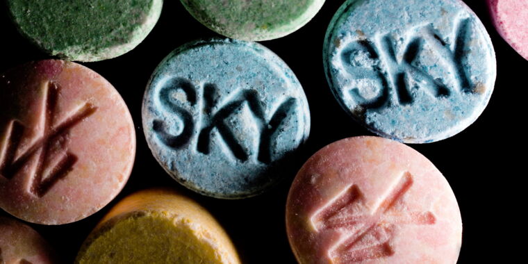 Ensayos defectuosos y escandalosos respaldan el apoyo de expertos de la FDA para la terapia con MDMA